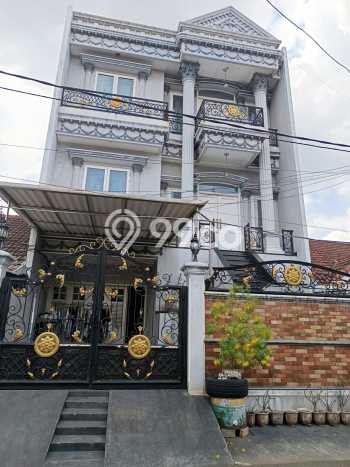 Rumah Luxury Modern Tanpa Renovasi di Meruya Jakarta Barat Rumah Luxury Modern Tanpa Renovasi di Meruya Jakarta Barat