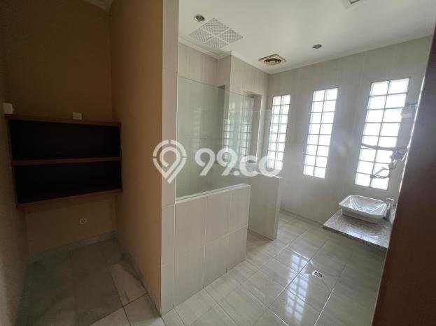 SPECIAL PRICE! Rumah di , 3 KM, Dekat Pusat Kota, Luas 250m2m² LB 200m2m² SPECIAL PRICE! Rumah di , 3 KM, Dekat Pusat Kota, Luas 250m2m² LB 200m2m²
