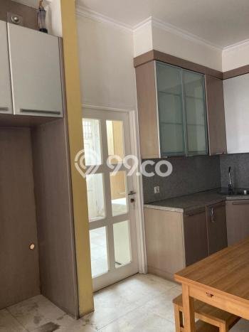 Rumah Elit Akses Strategis di Jakarta Barat Semi Furnished Rumah Elit Akses Strategis di Jakarta Barat Semi Furnished