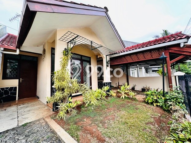 For Sale Rumah 3 Kamar Lokasi Ideal Bagus dan Strategis di Cinere For Sale Rumah 3 Kamar Lokasi Ideal Bagus dan Strategis di Cinere