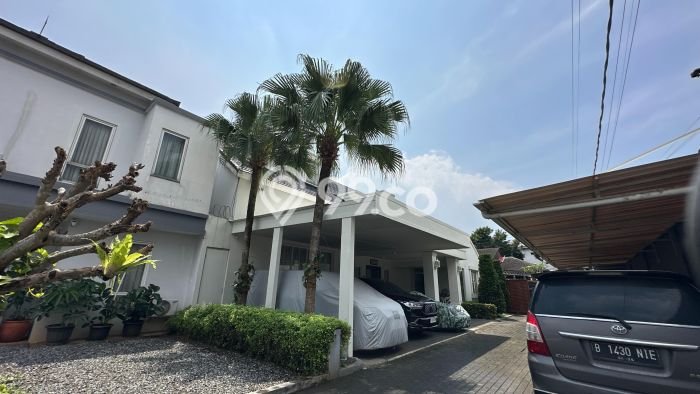 Rumah Luxury Modern Siap Huni di Cirendeu Jakarta Selatan Rumah Luxury Modern Siap Huni di Cirendeu Jakarta Selatan