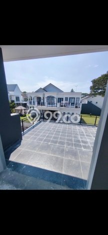 Rumah Mewah LB 256m2 Siap Huni Desain Elegan di BSD The Green, Tangerang Rumah Mewah LB 256m2 Siap Huni Desain Elegan di BSD The Green, Tangerang