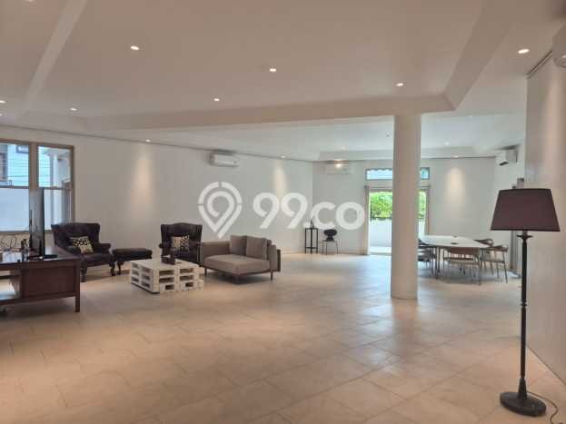 Hunian Ideal dengan LT 400m2 & LB 800m2 Disewakan di SCBD Hunian Ideal dengan LT 400m2 & LB 800m2 Disewakan di SCBD