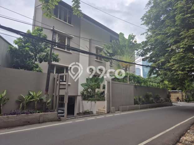 Hunian Ideal dengan LT 400m2 & LB 800m2 Disewakan di SCBD Hunian Ideal dengan LT 400m2 & LB 800m2 Disewakan di SCBD