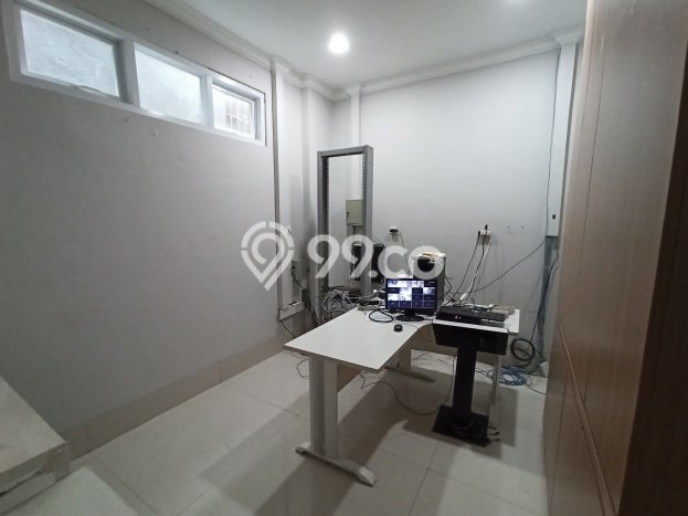KEUNTUNGAN BERLIPAT! Kantor di Tanjung Barat, Luas 1500m², Pusat Bisnis KEUNTUNGAN BERLIPAT! Kantor di Tanjung Barat, Luas 1500m², Pusat Bisnis