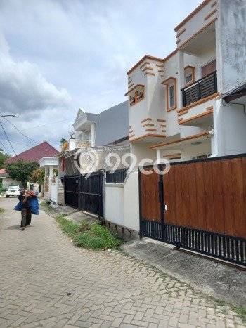 INVESTASI TEPAT! Rumah area Karang Tengah, LT 102m² Bangunan 200m² INVESTASI TEPAT! Rumah area Karang Tengah, LT 102m² Bangunan 200m²