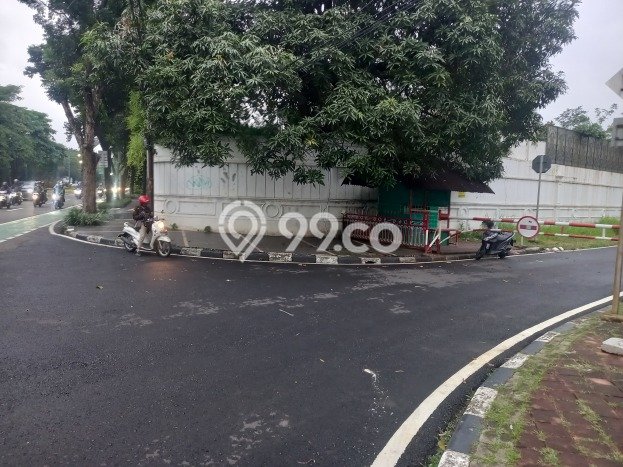 Rumah Bisa KPR 4 Kamar Tidur di Menteng, Keamanan 24 Jam, Jakarta Pusat Rumah Bisa KPR 4 Kamar Tidur di Menteng, Keamanan 24 Jam, Jakarta Pusat