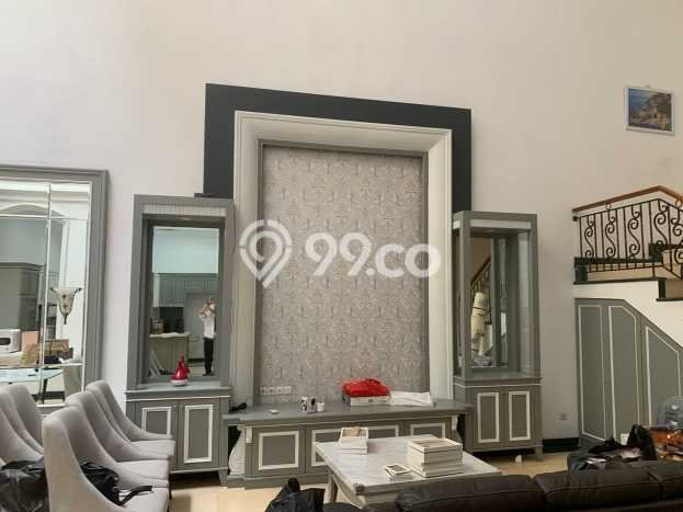 Rumah Minimalis di Taman Surya, Jakarta Barat, LT 200m² LB 350m² Rumah Minimalis di Taman Surya, Jakarta Barat, LT 200m² LB 350m²