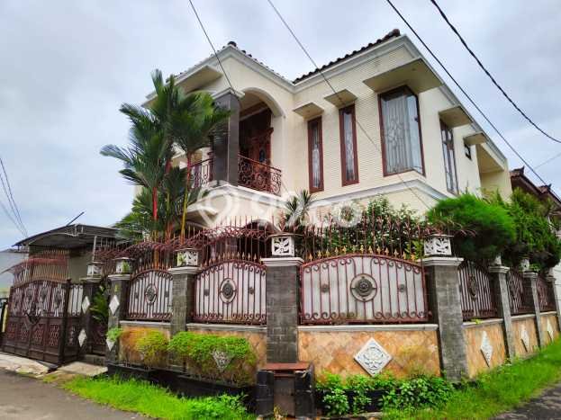 Rumah Asri di Ciputat Timur, Tangerang Selatan, LT 200m² Bangunan 365m² Rumah Asri di Ciputat Timur, Tangerang Selatan, LT 200m² Bangunan 365m²