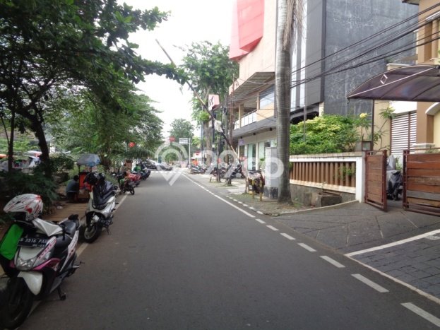 Rumah di Cempaka Putih, Jakarta Pusat, LT 295m² Bangunan 351m² Rumah di Cempaka Putih, Jakarta Pusat, LT 295m² Bangunan 351m²