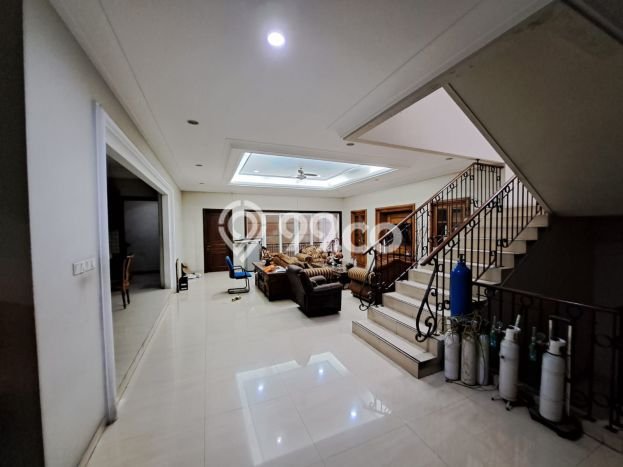 Rumah Strategis Taman Grisenda, Jakarta Utara, Luas 300m² LB 650m² Rumah Strategis Taman Grisenda, Jakarta Utara, Luas 300m² LB 650m²