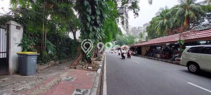 HARGA TERBAIK! Rumah Berkualitas area Menteng, LT 726m² LB 450m² HARGA TERBAIK! Rumah Berkualitas area Menteng, LT 726m² LB 450m²
