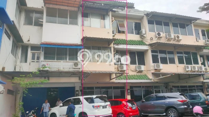 LOKASI PREMIUM! Ruko di , Luas 228m2m², Mainroad, Area Bisnis LOKASI PREMIUM! Ruko di , Luas 228m2m², Mainroad, Area Bisnis
