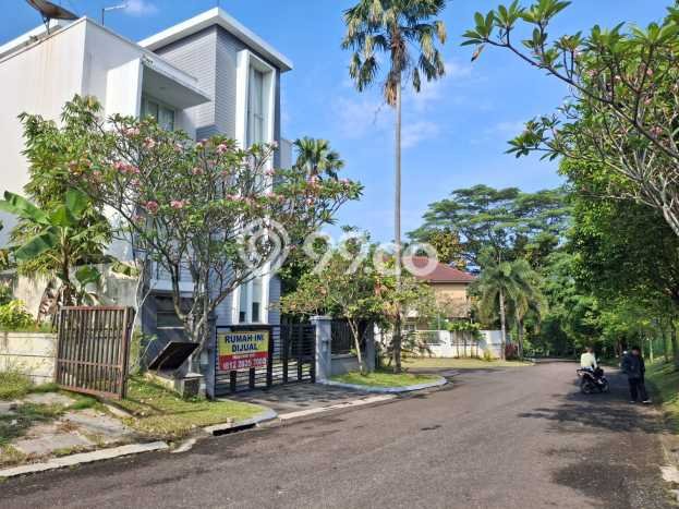 Rumah Mewah LB 800m2 Siap Pakai Desain Elegan di Sentul City, Bogor Rumah Mewah LB 800m2 Siap Pakai Desain Elegan di Sentul City, Bogor