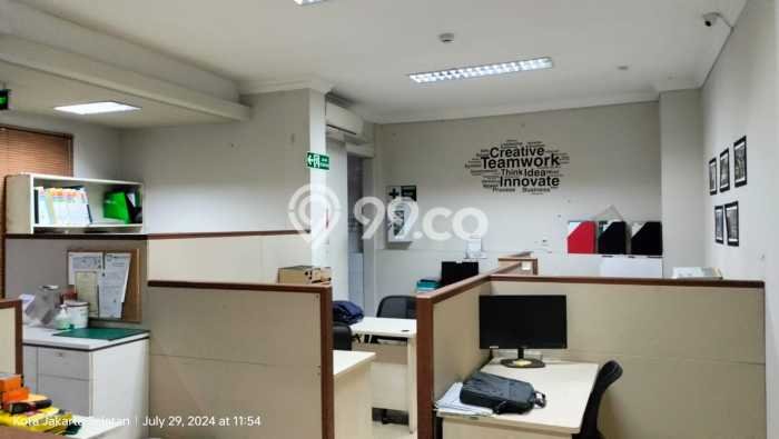 LOKASI STRATEGIS! Kantor Kawasan Cipete, Luas 1200m², Jalan Strategis LOKASI STRATEGIS! Kantor Kawasan Cipete, Luas 1200m², Jalan Strategis