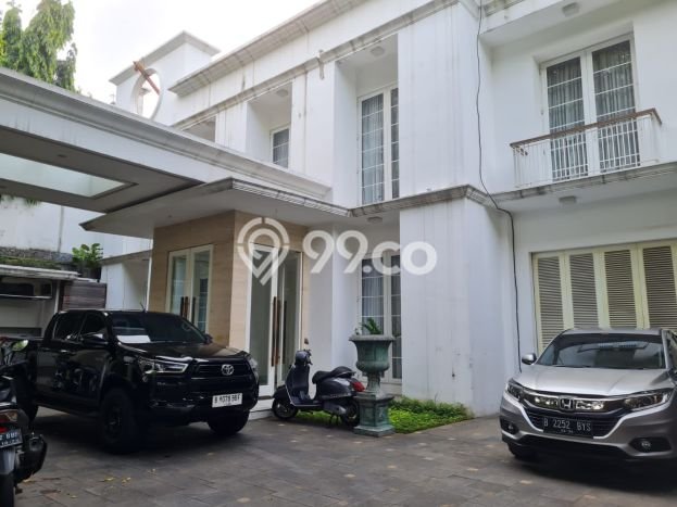 Rumah Nyaman 5 KT Luas Tanah 687m² di Pakubuwono, Jakarta Selatan Rumah Nyaman 5 KT Luas Tanah 687m² di Pakubuwono, Jakarta Selatan