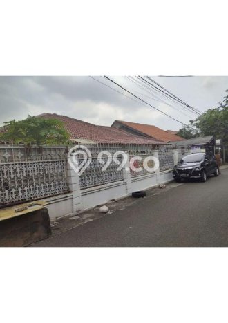 Rumah dengan Lokasi Strategis 4 KT di , Jakarta Selatan Rumah dengan Lokasi Strategis 4 KT di , Jakarta Selatan