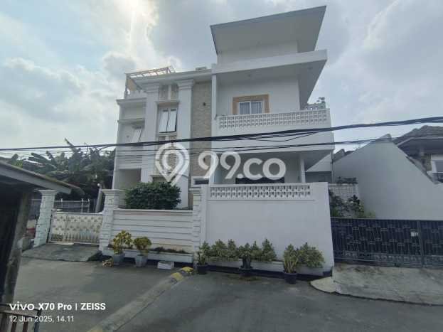 Rumah Asri LB 300m² Lokasi Sejuk di Tanjung Priok, Jakarta Utara Rumah Asri LB 300m² Lokasi Sejuk di Tanjung Priok, Jakarta Utara