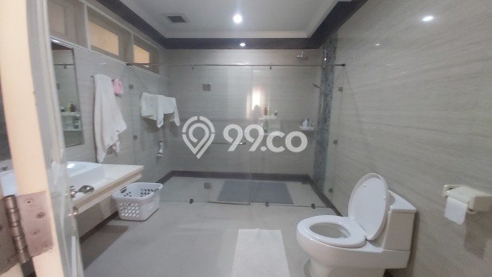 Ready to Use! Luxury House LT 550m2 Desain Elegan di Intercon Ready to Use! Luxury House LT 550m2 Desain Elegan di Intercon