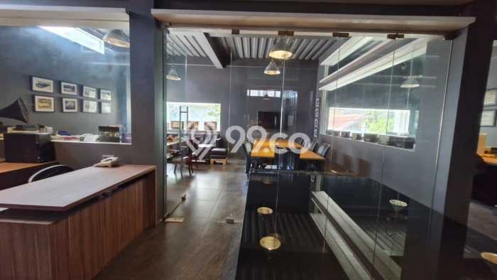 Kantor Bagus LT 230m2 LB 730m2 Dijual di Menteng Jakarta Pusat Kantor Bagus LT 230m2 LB 730m2 Dijual di Menteng Jakarta Pusat