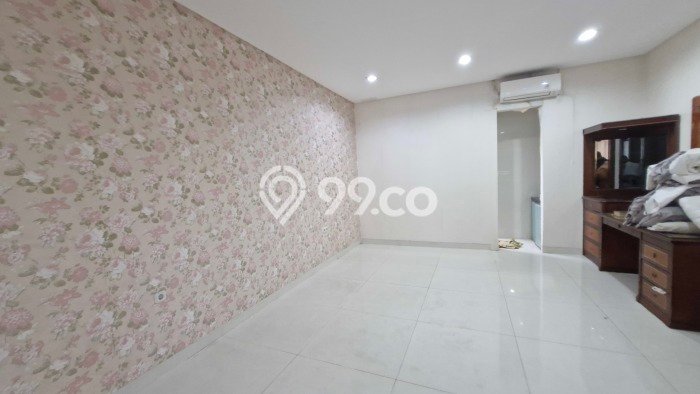 Jual Rumah Mewah Megah Dengan View Eksklusif di Tubagus Angke, Jakarta Barat Jual Rumah Mewah Megah Dengan View Eksklusif di Tubagus Angke, Jakarta Barat