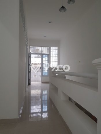 Rumah di Tanjung Duren, Dekat Stasiun, 3 KT, LT 65m² LB 120m² Rumah di Tanjung Duren, Dekat Stasiun, 3 KT, LT 65m² LB 120m²
