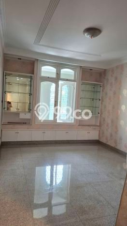 Hunian Elit LB 490m2 Siap Pakai Desain Elegan di Intercon, Jakarta Barat Hunian Elit LB 490m2 Siap Pakai Desain Elegan di Intercon, Jakarta Barat