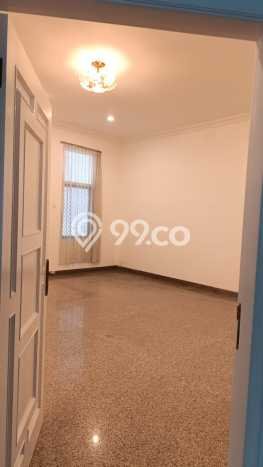 Disewakan Rumah Nyaman di Intercon LT 718m2 / LB 384m2 Siap Huni Disewakan Rumah Nyaman di Intercon LT 718m2 / LB 384m2 Siap Huni