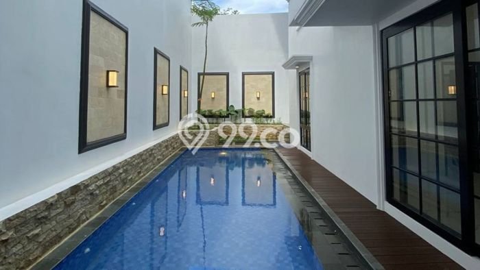 Jual Rumah Luas Elegan Dengan View Eksklusif di Cibubur, Jakarta Timur Jual Rumah Luas Elegan Dengan View Eksklusif di Cibubur, Jakarta Timur