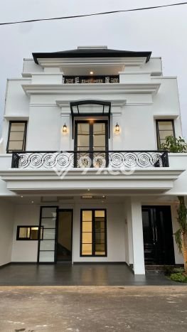 Jual Rumah Luas Elegan Dengan View Eksklusif di Cibubur, Jakarta Timur Jual Rumah Luas Elegan Dengan View Eksklusif di Cibubur, Jakarta Timur