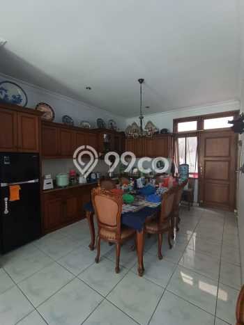 HUNIAN BERKELAS! Rumah Exclusive , Jakarta Barat, LT 325m2m² LB 210m2m² HUNIAN BERKELAS! Rumah Exclusive , Jakarta Barat, LT 325m2m² LB 210m2m²