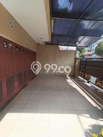 HUNIAN BERKELAS! Rumah Exclusive , Jakarta Barat, LT 325m2m² LB 210m2m² HUNIAN BERKELAS! Rumah Exclusive , Jakarta Barat, LT 325m2m² LB 210m2m²