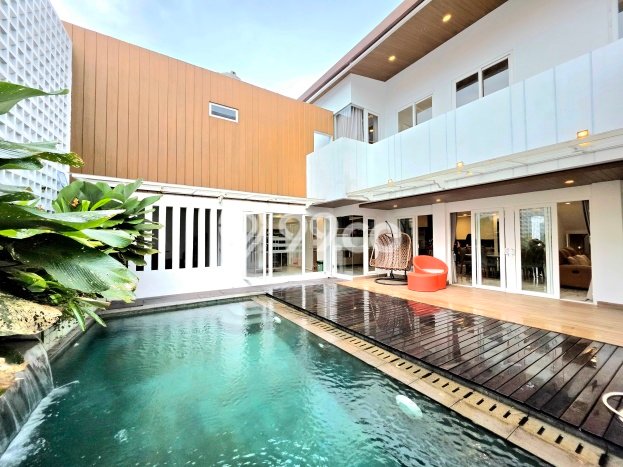 Ready to Use! Luxury House LT 375m2 Desain Elegan di BSD Taman Giri Loka Ready to Use! Luxury House LT 375m2 Desain Elegan di BSD Taman Giri Loka