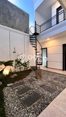 Rumah Elit Modern Siap Huni di BSD Nusaloka Tangerang Rumah Elit Modern Siap Huni di BSD Nusaloka Tangerang