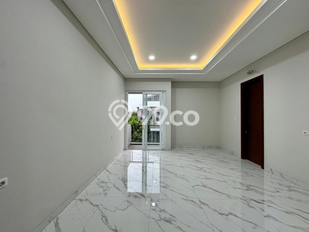 Rumah Mewah LB 225m2 Siap Huni Desain Elegan di BSD The Icon, Tangerang Rumah Mewah LB 225m2 Siap Huni Desain Elegan di BSD The Icon, Tangerang