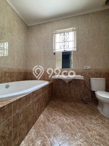 Hunian Elit LB 329m2 Siap Pakai Desain Elegan di BSD The Green, Tangerang Hunian Elit LB 329m2 Siap Pakai Desain Elegan di BSD The Green, Tangerang