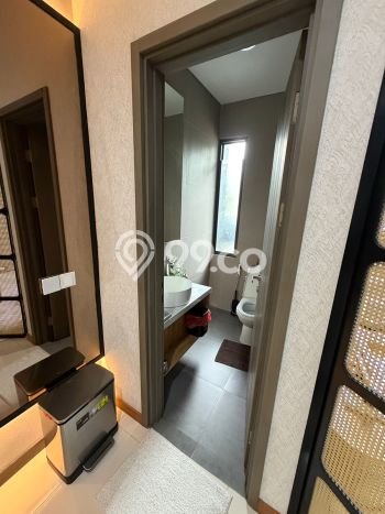 Hunian Eksklusif Siap Huni LT 246m2 di BSD, Tangerang Selatan Hunian Eksklusif Siap Huni LT 246m2 di BSD, Tangerang Selatan