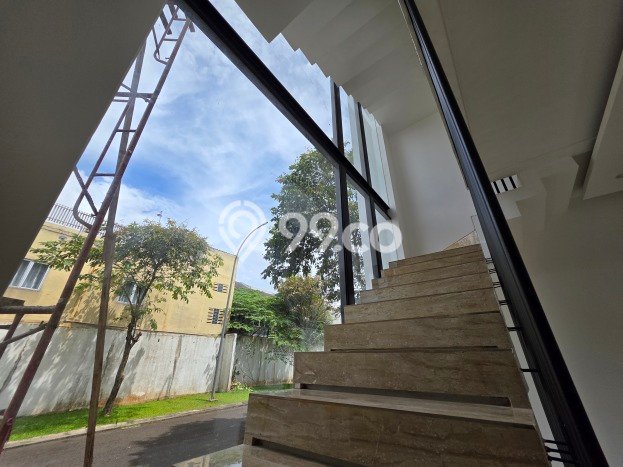 Rumah Elit Modern Tanpa Renovasi di BSD The Icon Tangerang Rumah Elit Modern Tanpa Renovasi di BSD The Icon Tangerang