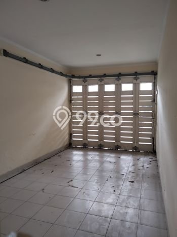 Rumah Mewah LB 255m2 Siap Pakai Desain Elegan di Alam Sutera, Tangerang Rumah Mewah LB 255m2 Siap Pakai Desain Elegan di Alam Sutera, Tangerang