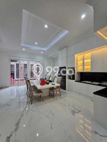 Hunian Mewah LB 500m2 Siap Huni Desain Elegan di Gading Serpong The Spring, Tangerang Hunian Mewah LB 500m2 Siap Huni Desain Elegan di Gading Serpong The Spring, Tangerang