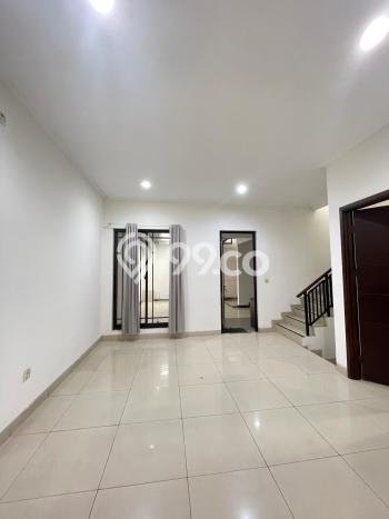 Disewakan! Rumah 2 Kamar Tidur &
2 Kamar Mandi di Green Lake City, Jakarta Barat Disewakan! Rumah 2 Kamar Tidur &
2 Kamar Mandi di Green Lake City, Jakarta Barat