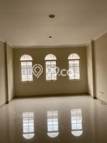 FOR RENT! Ruko di Green Lake City Cocok untuk Bisnis 286m2 FOR RENT! Ruko di Green Lake City Cocok untuk Bisnis 286m2