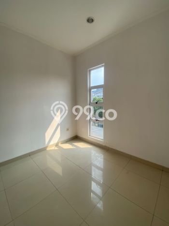 Disewakan Rumah Murah di Green Lake City Jakarta Barat Punya 3 KT Disewakan Rumah Murah di Green Lake City Jakarta Barat Punya 3 KT