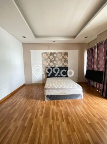 LOKASI PREMIUM! Rumah area Green Lake City, 3 KM, Lingkungan Strategis, LT 250m² LB 211m² LOKASI PREMIUM! Rumah area Green Lake City, 3 KM, Lingkungan Strategis, LT 250m² LB 211m²