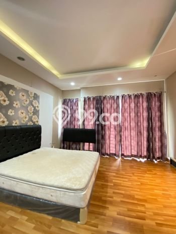 LOKASI PREMIUM! Rumah area Green Lake City, 3 KM, Lingkungan Strategis, LT 250m² LB 211m² LOKASI PREMIUM! Rumah area Green Lake City, 3 KM, Lingkungan Strategis, LT 250m² LB 211m²