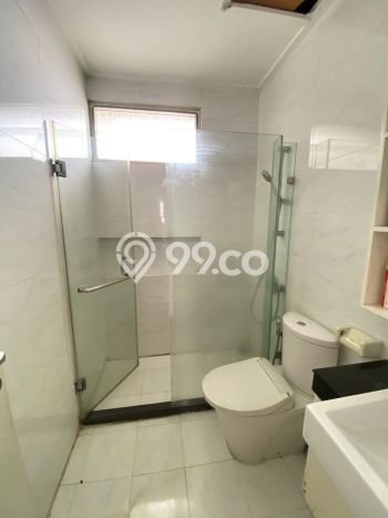 LOKASI PREMIUM! Rumah area Green Lake City, 3 KM, Lingkungan Strategis, LT 250m² LB 211m² LOKASI PREMIUM! Rumah area Green Lake City, 3 KM, Lingkungan Strategis, LT 250m² LB 211m²