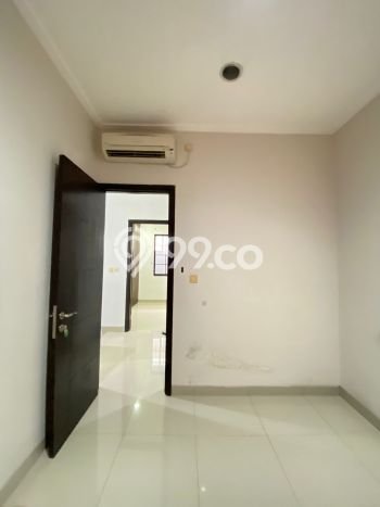 Rumah di Green Lake City, 4 KM, Akses Universitas, Luas 90m² LB 127m² Rumah di Green Lake City, 4 KM, Akses Universitas, Luas 90m² LB 127m²