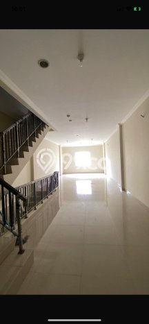 LOKASI PREMIUM! Ruko Kawasan Green Lake City, Luas 286m², Area Niaga LOKASI PREMIUM! Ruko Kawasan Green Lake City, Luas 286m², Area Niaga