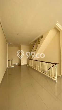 SEWA TERBAIK! Ruko di Green Lake City, Luas 286m², Area Utama SEWA TERBAIK! Ruko di Green Lake City, Luas 286m², Area Utama