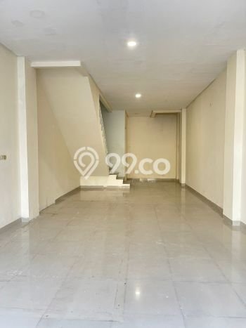 LOKASI PREMIUM! Ruko Kawasan Usaha di Green Lake City, Luas 286m², Siap Operasional LOKASI PREMIUM! Ruko Kawasan Usaha di Green Lake City, Luas 286m², Siap Operasional